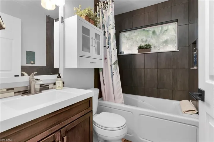 Full bath with vanity and shower / tub combo with curtain