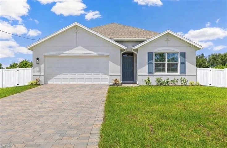 Ranch-style house featuring stucco siding, driveway, a gate, an attached garage, and roof with shingles