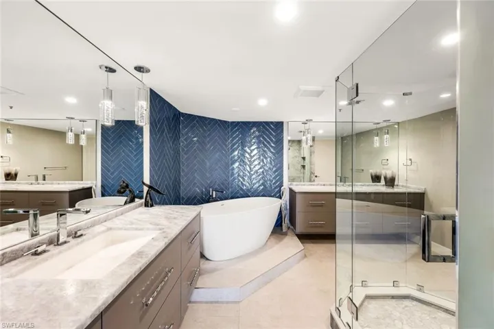 4651  Gulf Shore N BLVD, Naples, FL 34103