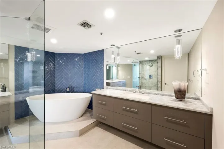 4651  Gulf Shore N BLVD, Naples, FL 34103