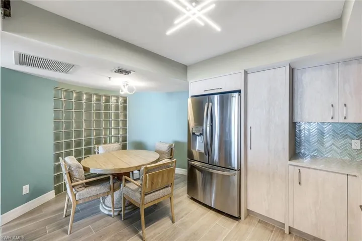 4651  Gulf Shore N BLVD, Naples, FL 34103
