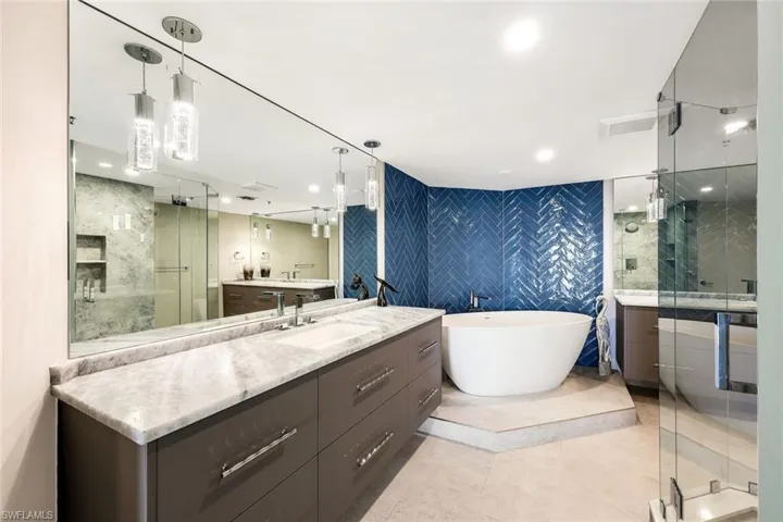 4651  Gulf Shore N BLVD, Naples, FL 34103