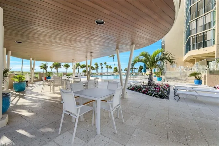 4651  Gulf Shore N BLVD, Naples, FL 34103