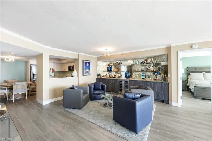 4651  Gulf Shore N BLVD, Naples, FL 34103