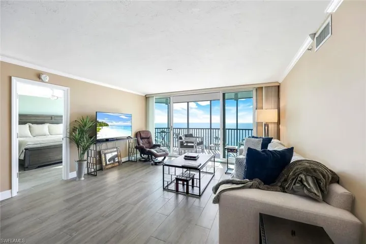 4651  Gulf Shore N BLVD, Naples, FL 34103