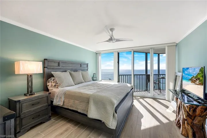 4651  Gulf Shore N BLVD, Naples, FL 34103