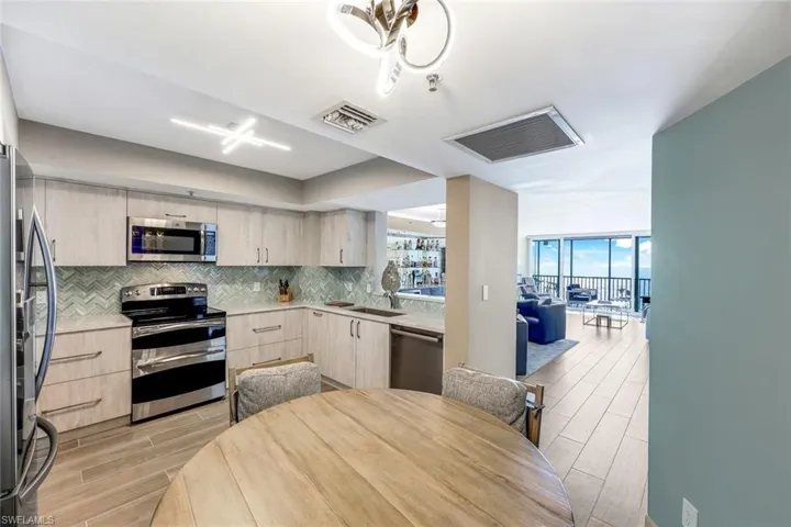 4651  Gulf Shore N BLVD, Naples, FL 34103