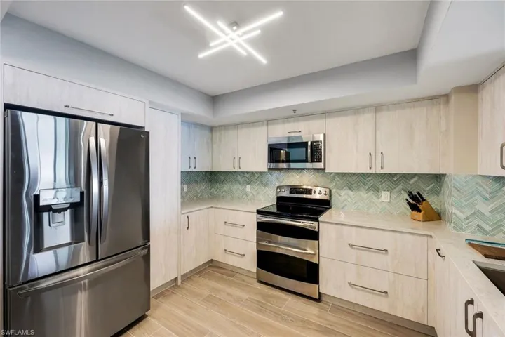 4651  Gulf Shore N BLVD, Naples, FL 34103