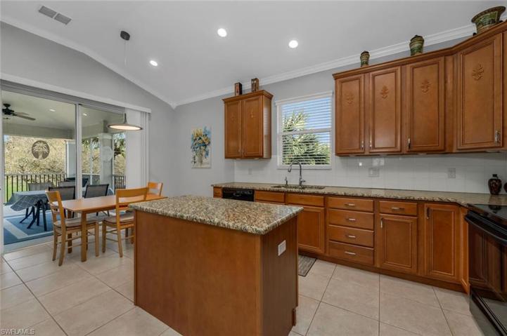 4715 Shinnecock Hills CT # 202, NAPLES FL 34112