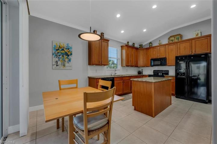 4715 Shinnecock Hills CT # 202, NAPLES FL 34112