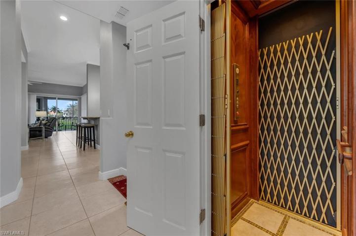 4715 Shinnecock Hills CT # 202, NAPLES FL 34112