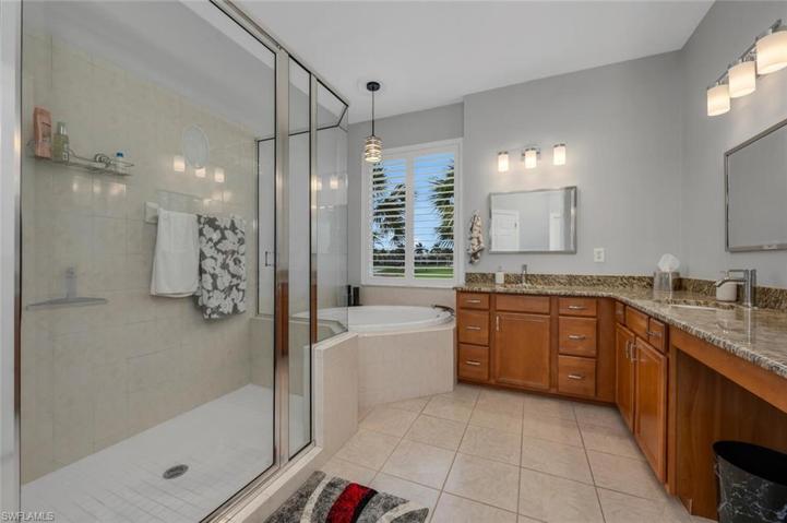 4715 Shinnecock Hills CT # 202, NAPLES FL 34112