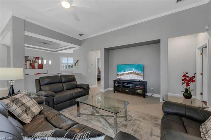 4715 Shinnecock Hills CT # 202, NAPLES FL 34112