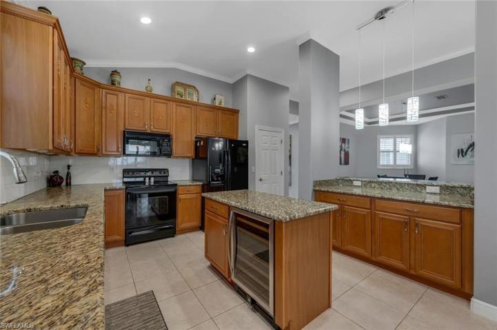 4715 Shinnecock Hills CT # 202, NAPLES FL 34112
