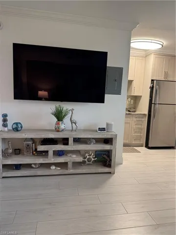 wall mounted tv and crown molding