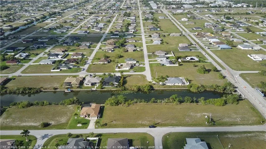709 NE 19th TER, CAPE CORAL FL 33909