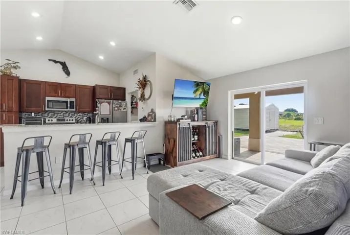 7075 Tide Cir, Labelle, Florida 33935