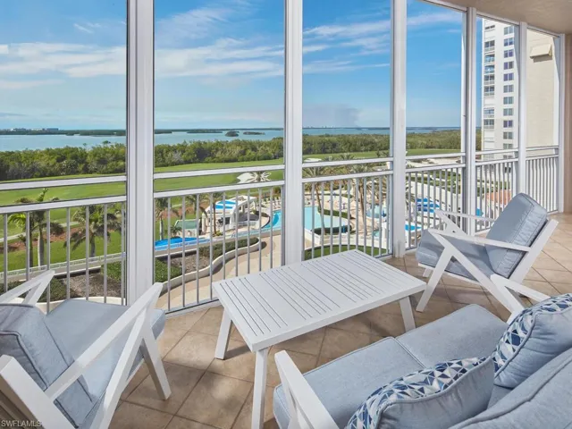 Views, views, views! Spend your winter relaxing on the large lanai.