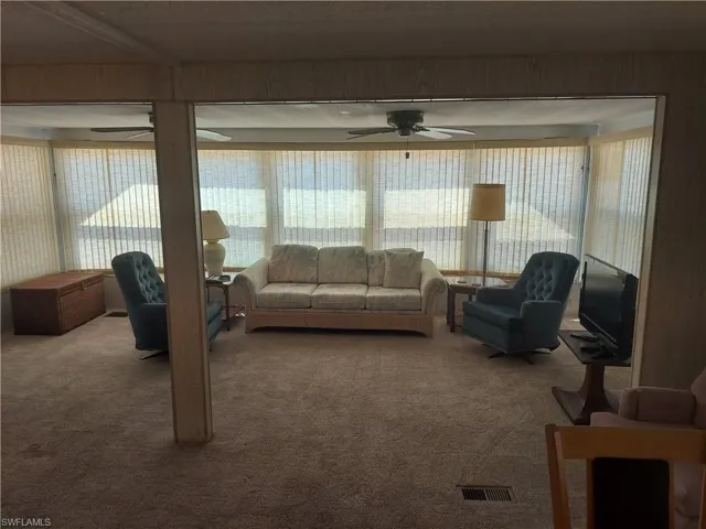 Front sitting area