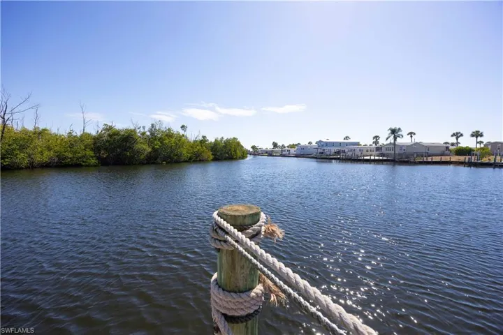 Wide intersecting canal views