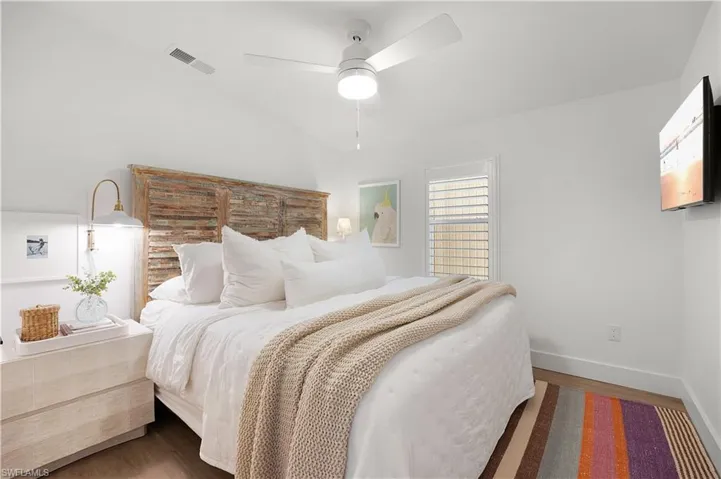 Guest suite w/ king bed