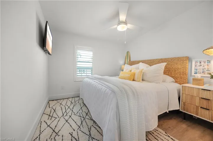 Guest suite w/ king bed
