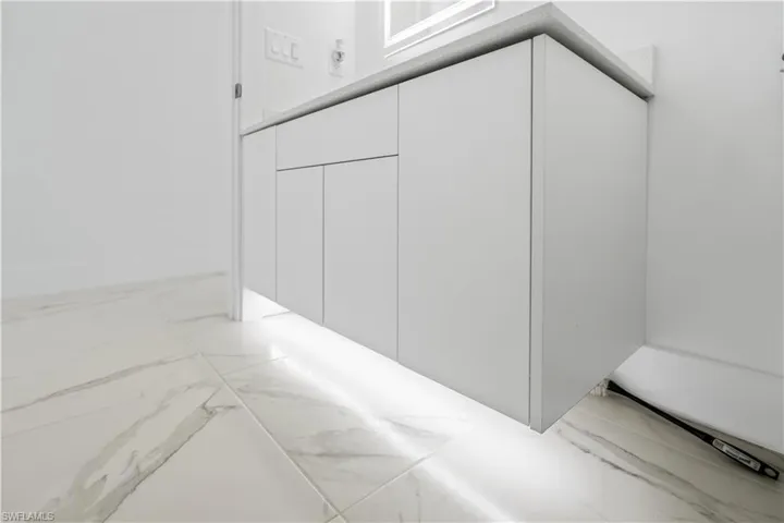 Detailed view of baseboards