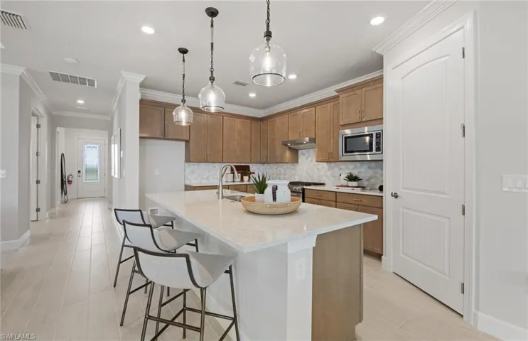 Photos are from a model home and are for illustration purposes only.