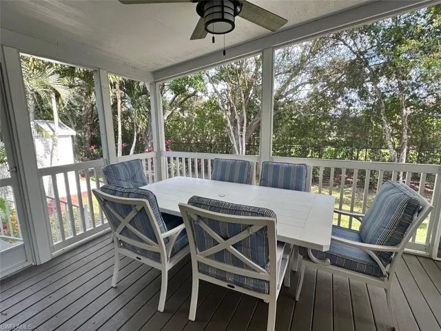 Sunroom / solarium with ceiling fan