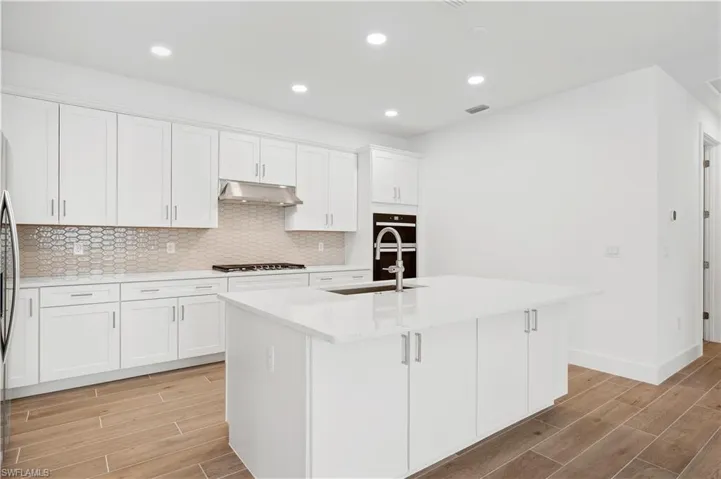 8925  Oceana  WAY, Naples, FL 34114