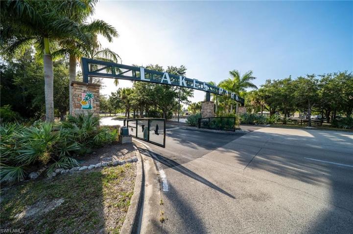 Lakes Park is a walk of bike ride from your condo!