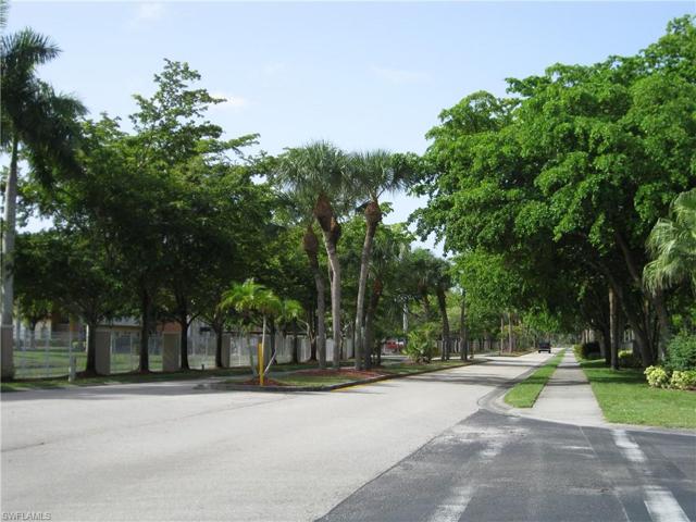 Quiet Lakewood Blvd.  Lakes Park just down the road.