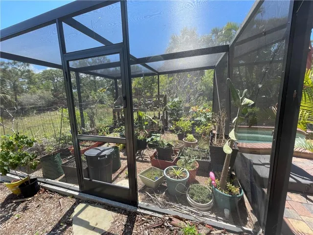 Garden Greenhouse  screen room.