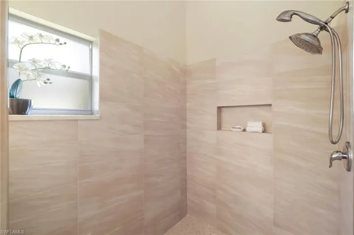 8009 San Vista Cir, Naples, Florida 34109