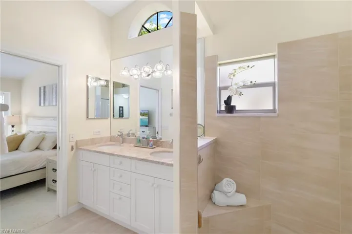 8009 San Vista Cir, Naples, Florida 34109