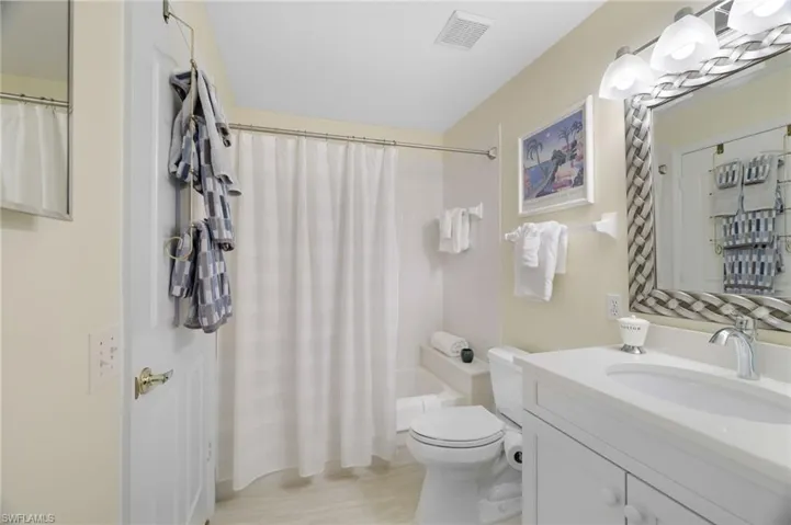8009 San Vista Cir, Naples, Florida 34109