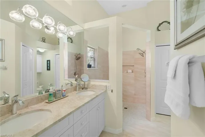 8009 San Vista Cir, Naples, Florida 34109