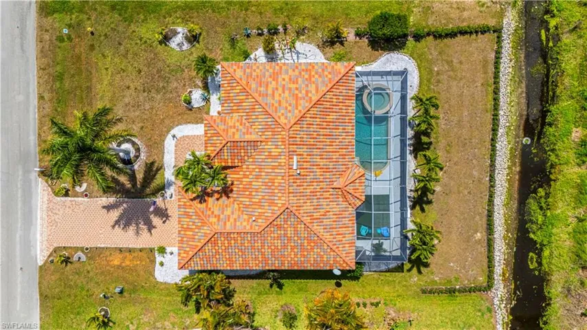 Aerial view of property and surrounding area