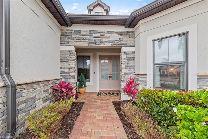 9573 Everglades Dr, Naples, Florida 34120