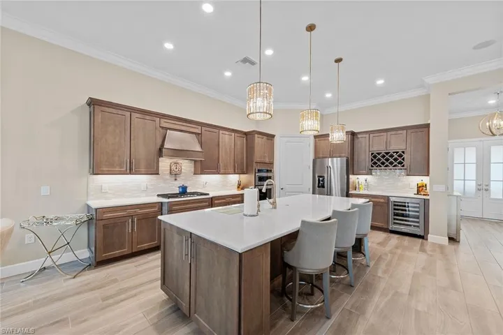 9573 Everglades Dr, Naples, Florida 34120