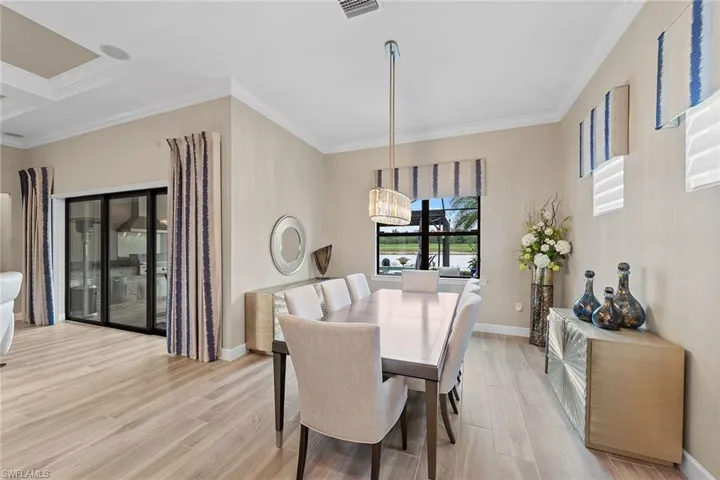 9573 Everglades Dr, Naples, Florida 34120