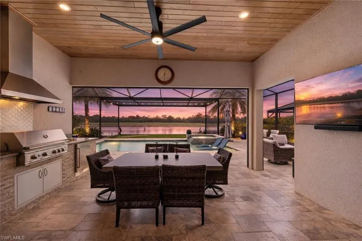 9573  Everglades  DR, Naples, FL 34120
