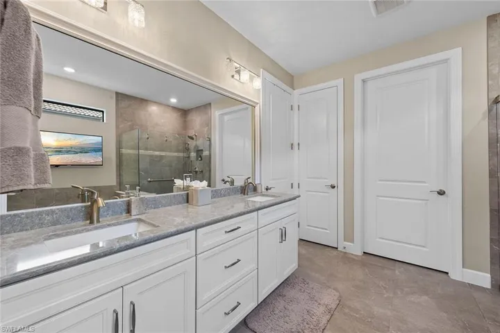 9573 Everglades Dr, Naples, Florida 34120