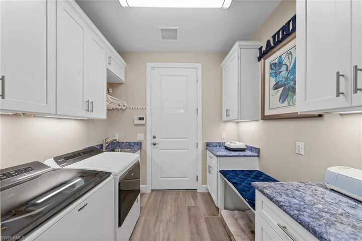 9573 Everglades Dr, Naples, Florida 34120