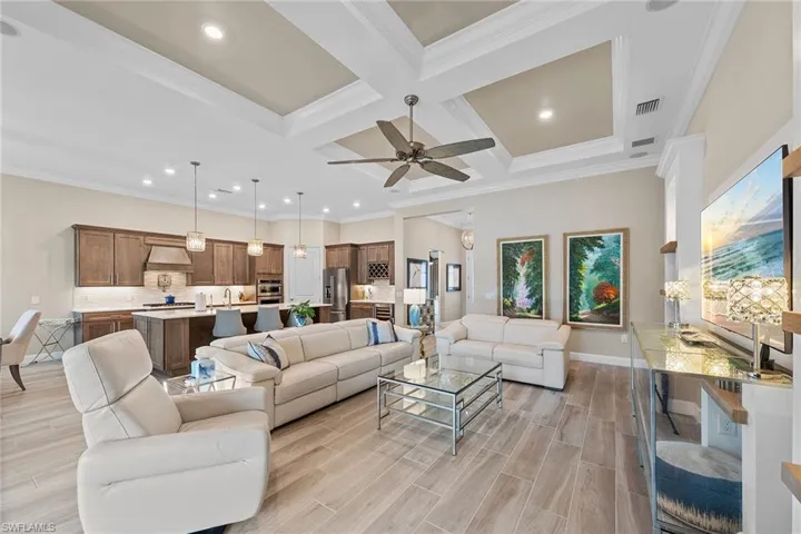 9573 Everglades Dr, Naples, Florida 34120