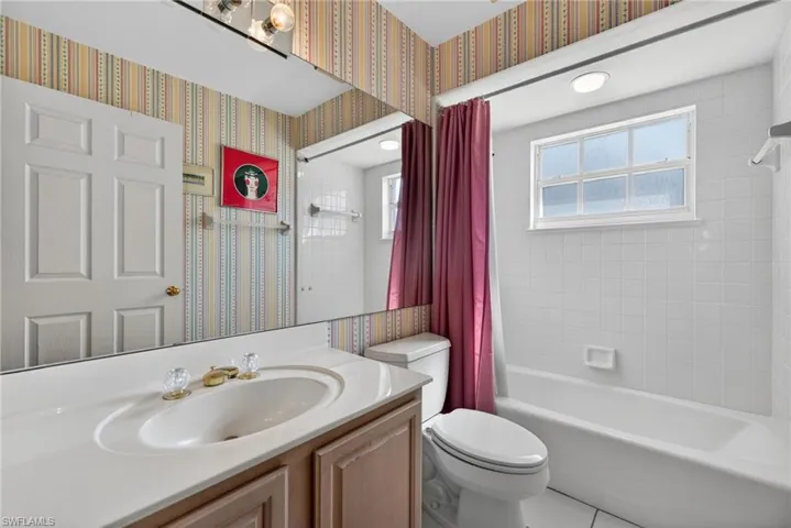 242  Via Perignon  , Naples, FL 34119