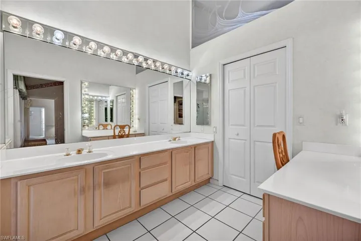 242  Via Perignon  , Naples, FL 34119