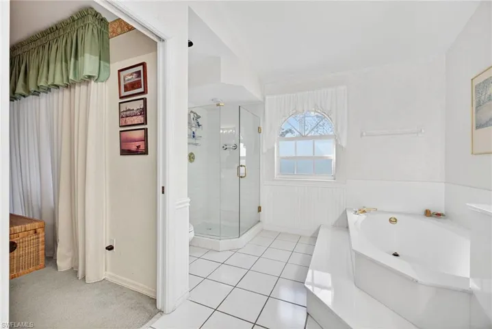 242  Via Perignon  , Naples, FL 34119