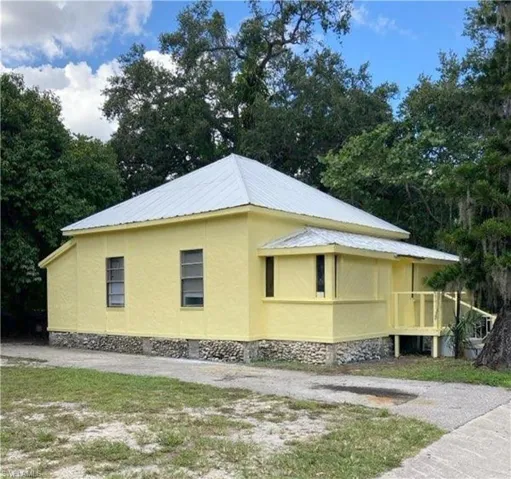 View of side of home