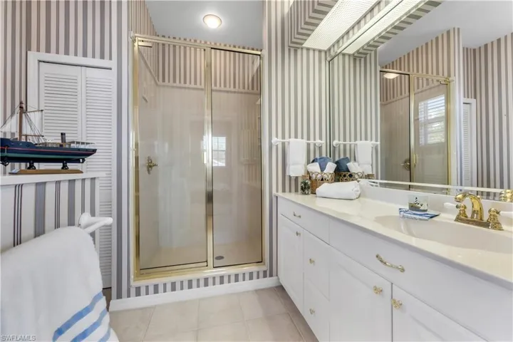 Guest Quarters Full Bath